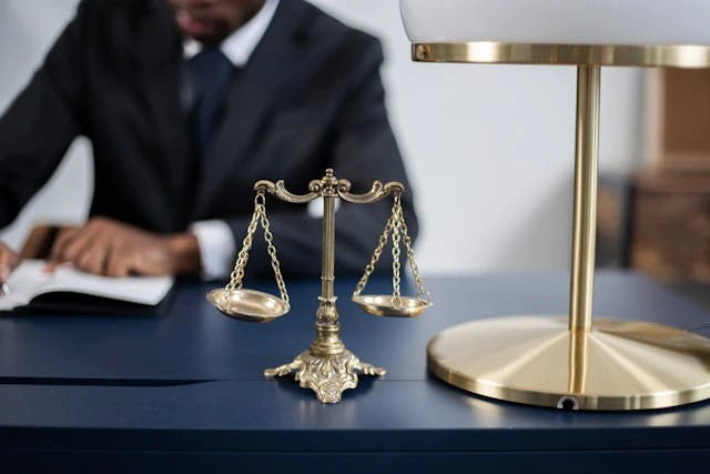 Dasar Hukum Outsourcing di Indonesia dan Implikasinya