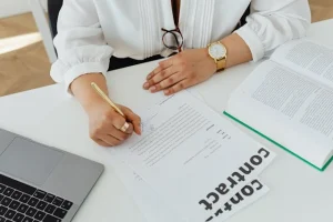 Cara Menyusun Kontrak Outsourcing Sesuai Ketentuan Hukum Terkini