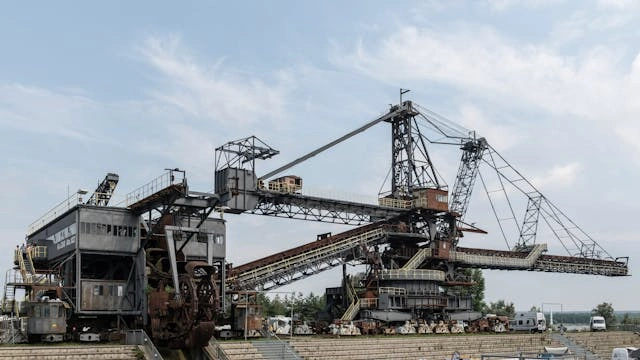 Faktor yang Mempengaruhi Investasi Tambang